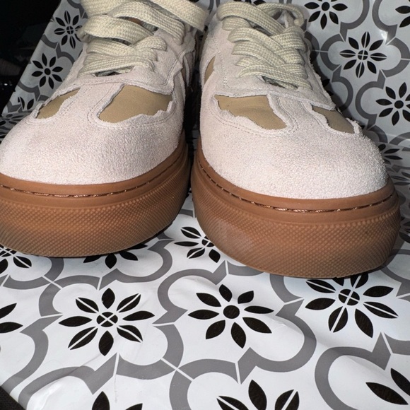 Beau Today womens leather  Tan and Cream Oxford rubber bottom sneakers size 41 - Picture 9 of 14